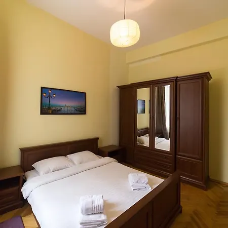 Cozy In Centre Of